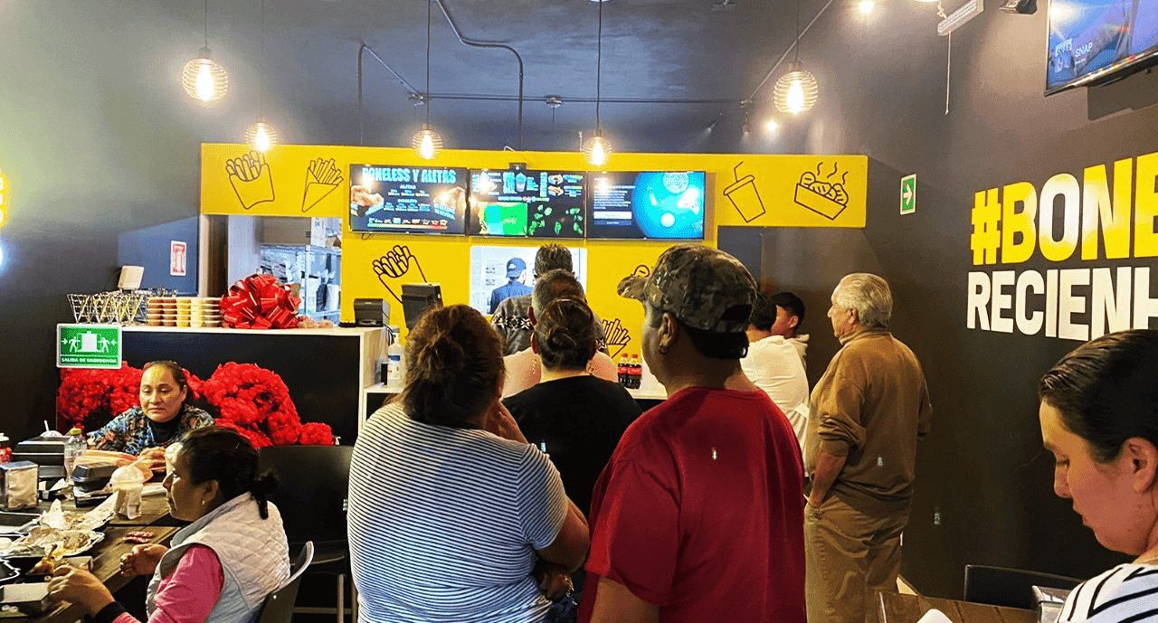Clientes y ambiente de las sucursales Busher Cocdril’s. Fotografía 2