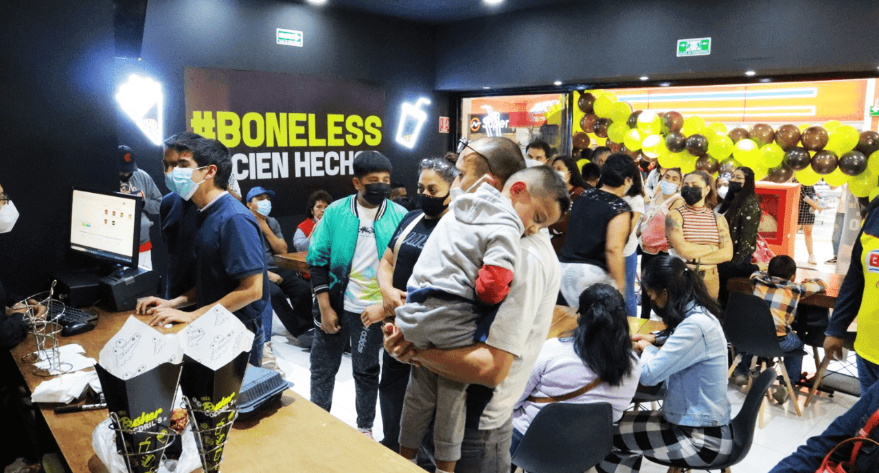 Clientes y ambiente de las sucursales Busher Cocdril’s. Fotografía 4