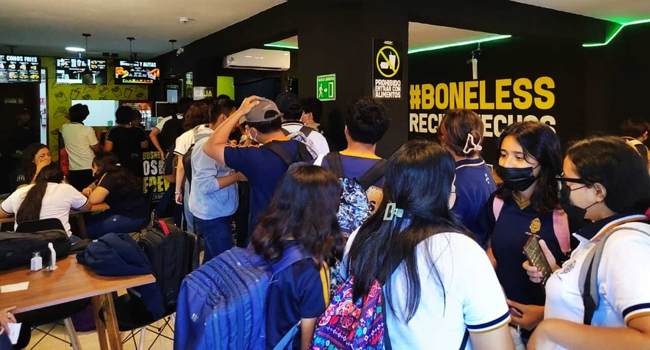 Clientes y ambiente de las sucursales Busher Cocdril’s. Fotografía 8
